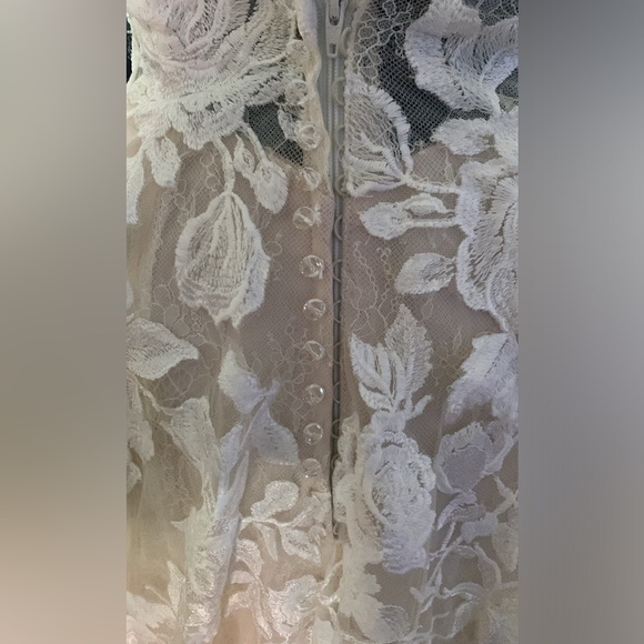 Blue by Enzoani Lili Wedding Dress - Picture 12 of 13